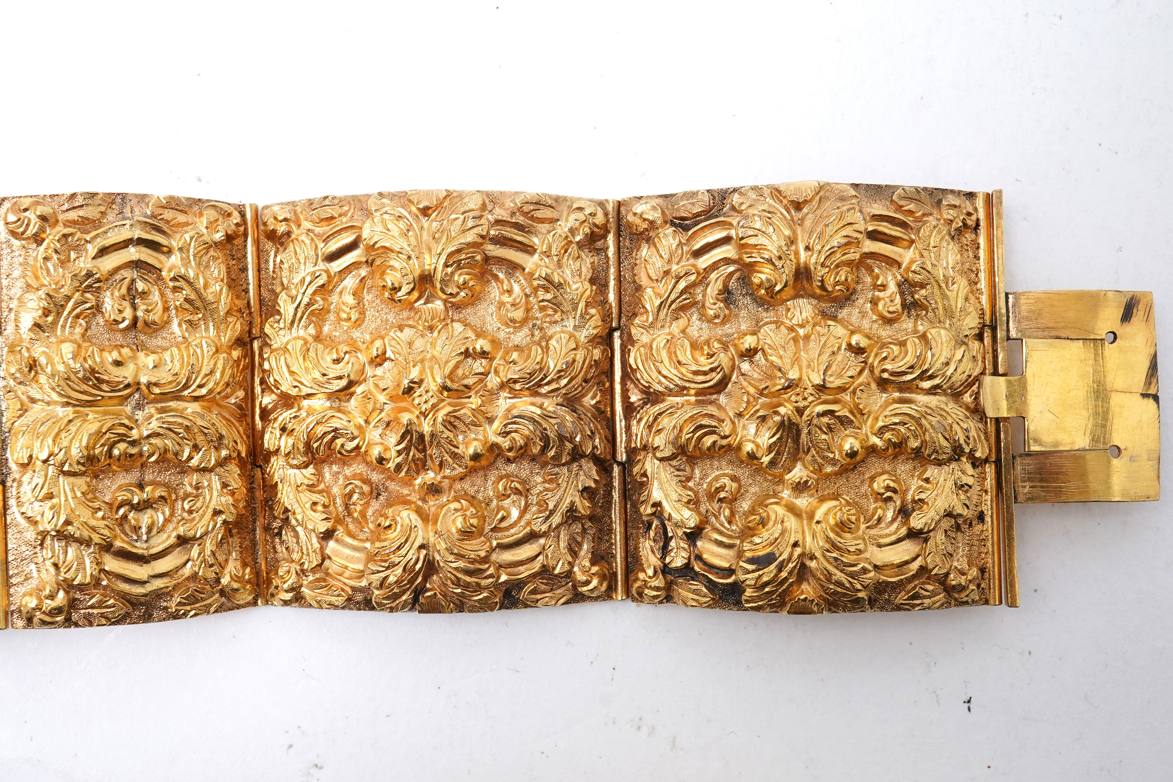 A collection of pinchbeck/gilt metal jewels, 19th century